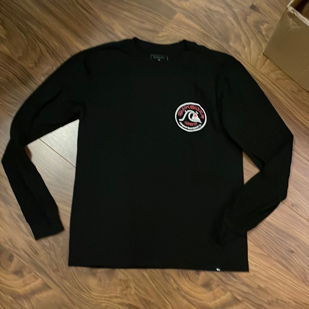 Quicksilver longsleeve tee size small